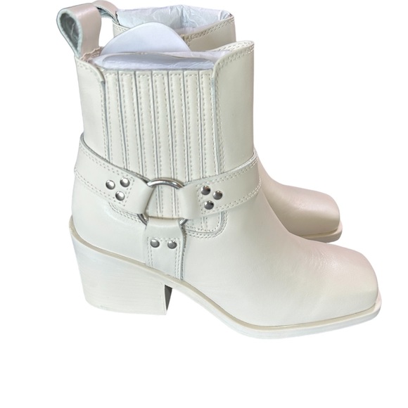 Steve Madden Boots Bone Ivory Size 6 M - New In Box Wells Bootie - Picture 1 of 7